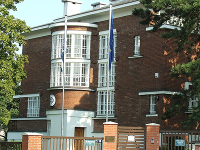 Επίθεση με βόμβα μολότοφ εναντίον της Ελληνικής Πρεσβείας στην Πράγα