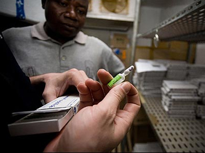 Η οικονομική κρίση δεν πρέπει να πλήξει τον εμβολιασμό