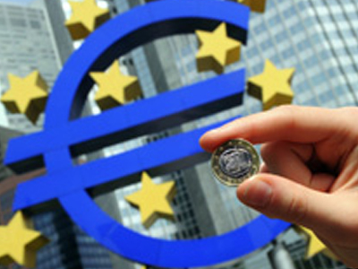 Πυρετώδεις διεργασίες για τη “διάσωση” του ευρώ