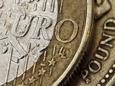 «Oui» στη μείωση των δαπανών