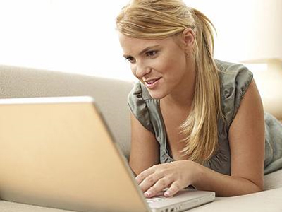 Ανοίγουν το Facebook με την τσίμπλα στο μάτι!