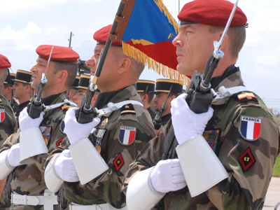 Καλύτερα να μασάει… Γάλλος στρατηγός