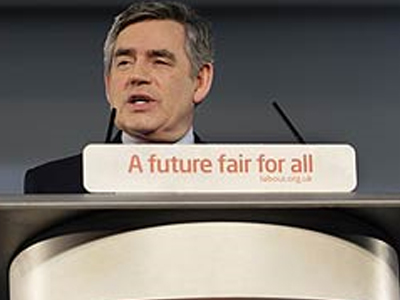 Βρετανία: Μικραίνει η διαφορά μεταξύ Συντηρητικών και Εργατικών