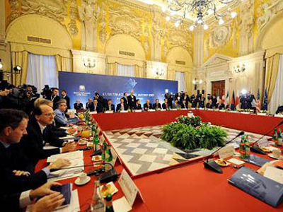 H G7 “παλεύει” να μη γίνει G4