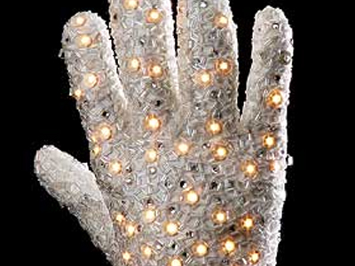 Στο “σφυρί” το γάντι του Michael Jackson