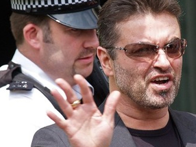 Νέα μπλεξίματα για τον George Michael