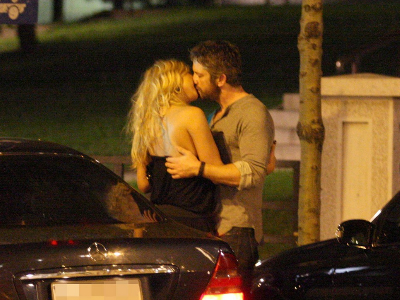 Ποια φιλάει πάλι ο Gerard Butler;