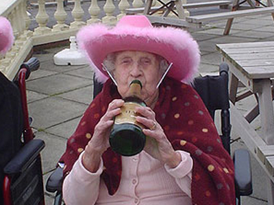 Γιαγιά 104 ετών σερφάρει στο Facebook