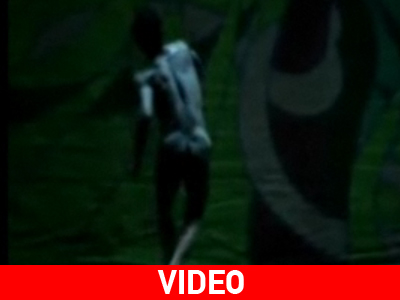 Κατέληξε γυμνός στο Διαδίκτυο