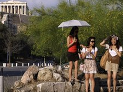 H Ελλάδα «ασφαλίζει» τους τουρίστες