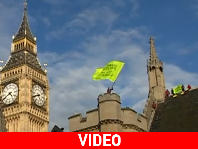 “Κατάληψη” στη στέγη του Βρετανικού Κοινοβουλίου