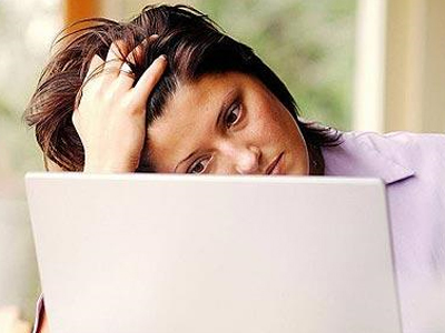 Μία στις πέντε συζύγους «κατασκοπεύει» τον άνδρα της