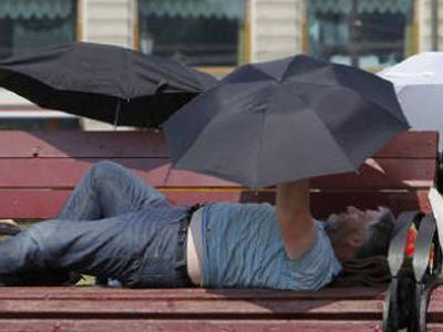 Ο καύσωνας… τους έπνιξε