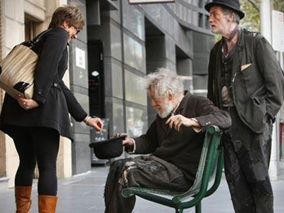 Ο Ian McKellen σε ρόλο ζητιάνου