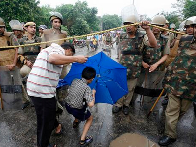 Νεκροί μαθητές από κατάρρευση σχολείου στην Ινδία