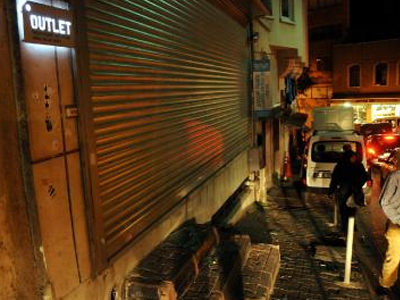 Επίθεση σε γκαλερί στην Πόλη λόγω αλκοόλ