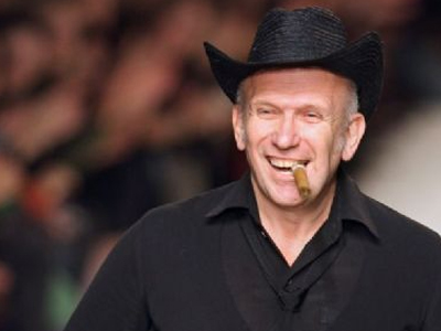 Ο Gaultier, η βόμβα… και το μπουρνούζι