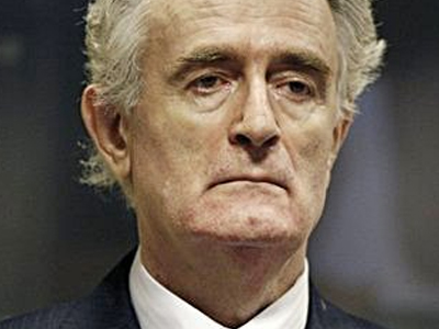 Επιμένει στη δικαστική ασυλία ο Karadzic