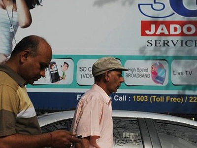 Ινδία: Έχουν περισσότερα κινητά… από τουαλέτες!