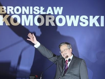 “Ισχυρό φιλοευρωπαϊκό σήμα” η νίκη Κομορόφσκι