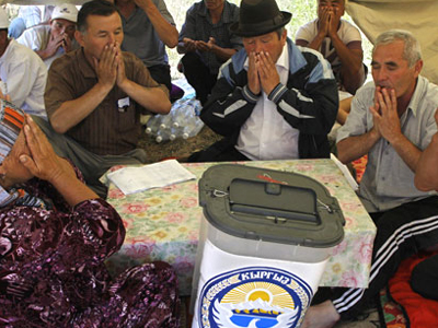 Yπέρ του νέου συντάγματος στο Κιργιστάν