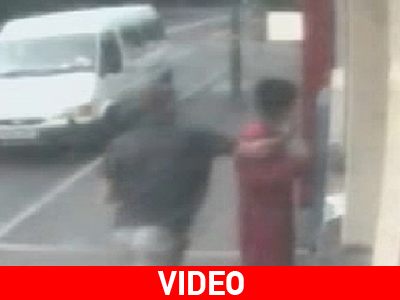 On camera επίθεση μπροστά σε ATM