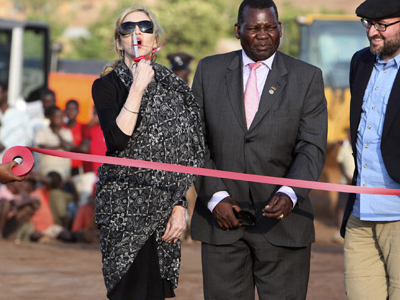 Εγκαίνια για τη Madonna