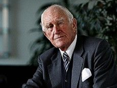 Παραιτήθηκε λόγω της “ακροδεξιάς” στροφής του κόμματός του