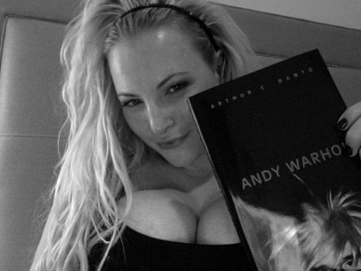 “Τα πέταξε” η κόρη του McCain