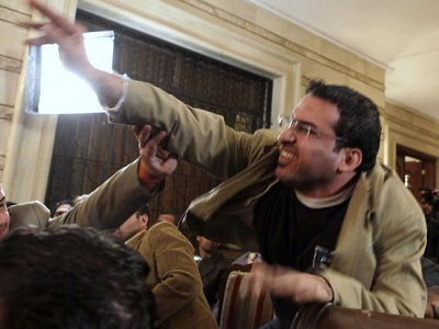 Ελεύθερος ο δημοσιογράφος που πέταξε παπούτσια στον Bush