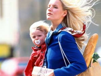 “Βλαβερές” οι εργαζόμενες μητέρες για την υγεία των παιδιών τους