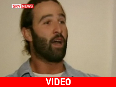 Κατηγορείται γιατί ήταν γυμνός… σπίτι του