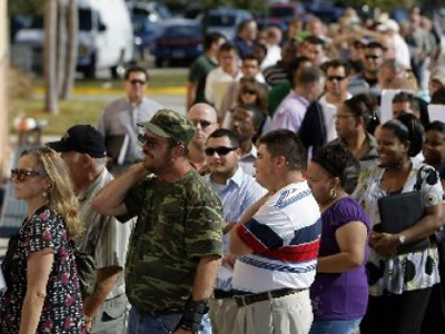 Νάπολη: Χιλιάδες υποψήφιοι για… μετρημένες θέσεις