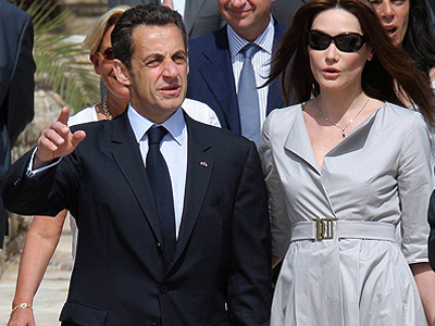 “Φρένο” στην Bruni βάζει ο Sarkozy