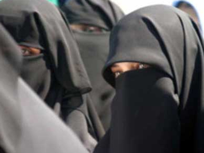 Αντίθετοι οι Βούλγαροι στη μαντίλα στα σχολεία