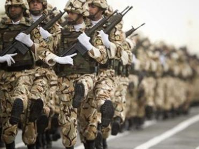 Με αίμα βάφτηκε παρέλαση στο Ιράν