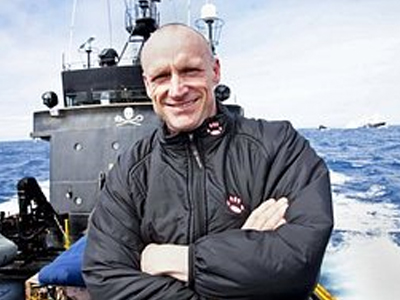 Καταδικάστηκε επειδή τα ‘βαλε με φαλαινοθήρες