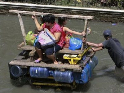 Ακόμα μετρούν νεκρούς στις Φιλιππίνες