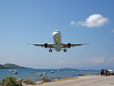 Λιγότερες οι αφίξεις από το εξωτερικό