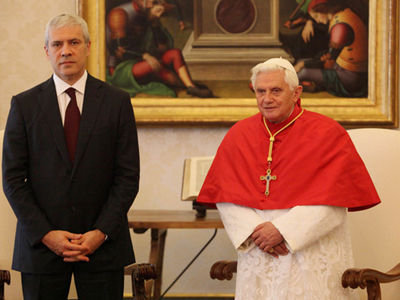 «Μετέωρη» η επίσκεψη Πάπα στη Σερβία