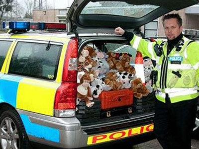 Οι αστυνομικοί με τα κουκλάκια