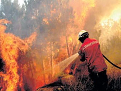 Στις φλόγες η Πορτογαλία