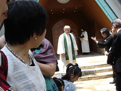 Μεθυσμένος παπάς την κήδεψε…