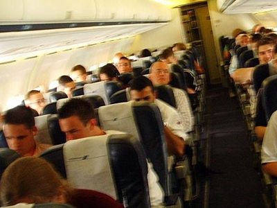 Παχύσαρκοι, φιλάσθενοι και φωνακλάδες: Οι χειρότεροι συνεπιβάτες αεροπλάνου