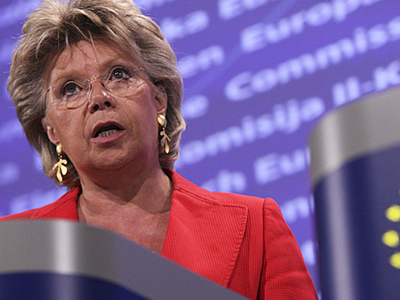 Οι Βρυξέλλες υποστηρίζουν την Ρέντινγκ