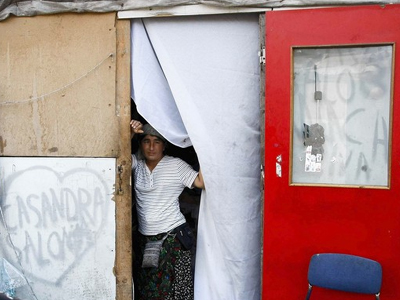 Κομισιόν: Εγκαλεί τη Γαλλία για τις απελάσεις