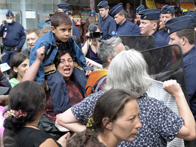 Αρχίζουν να διώχνουν τους Ρομά
