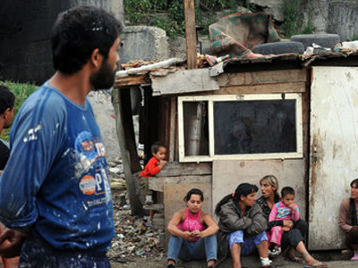 Μήνυση στον Γάλλο υπουργό Εσωτερικών για τις απελάσεις