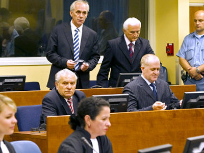 Ισόβια για αξιωματικούς του στρατού των Σέρβων της Βοσνίας