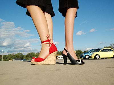 “Δώστε ζωή” στα παλιά σας παπούτσια